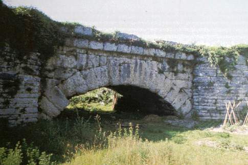 Veduta del Ponte Mallio a Cagli Veduta del Ponte Mallio a Cagli