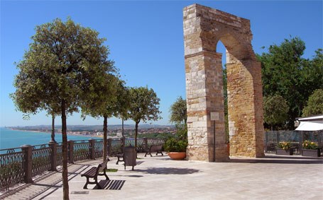 Scopri il pacchetto: SIROLO e NUMANA, LE PERLE DELLA RIVIERA DEL CONERO